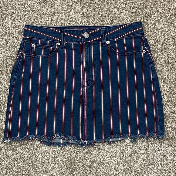 American Eagle Women's Red & White Striped Frayed Hem Denim Skirt, Size 8‎ - Picture 1 of 6